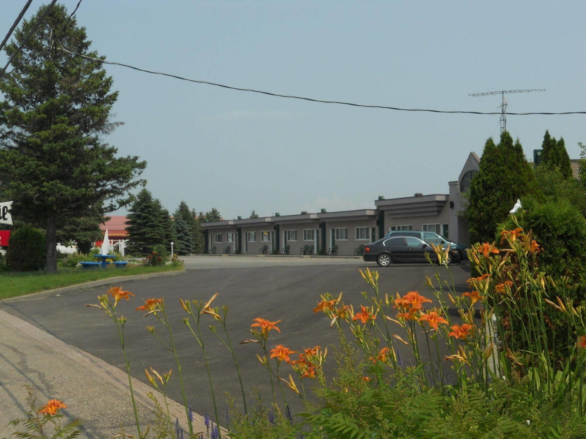 Motel Normandie Louiseville Екстериор снимка