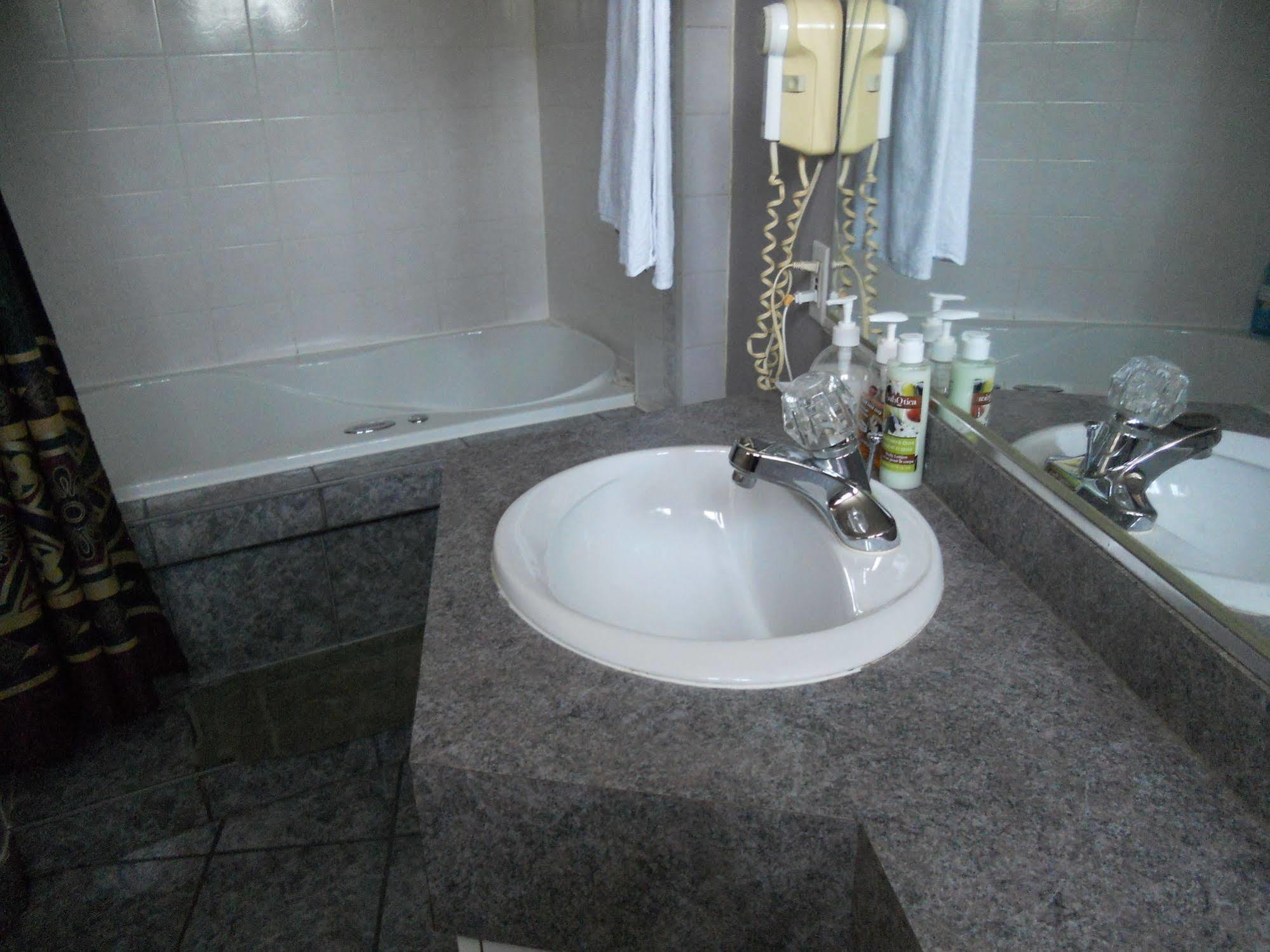 Motel Normandie Louiseville Екстериор снимка